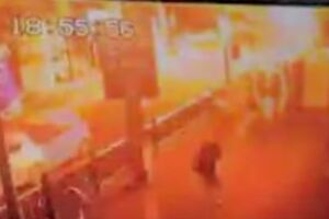 Камеры видеонаблюдения зафиксировали момент взрыва в Бангкоке