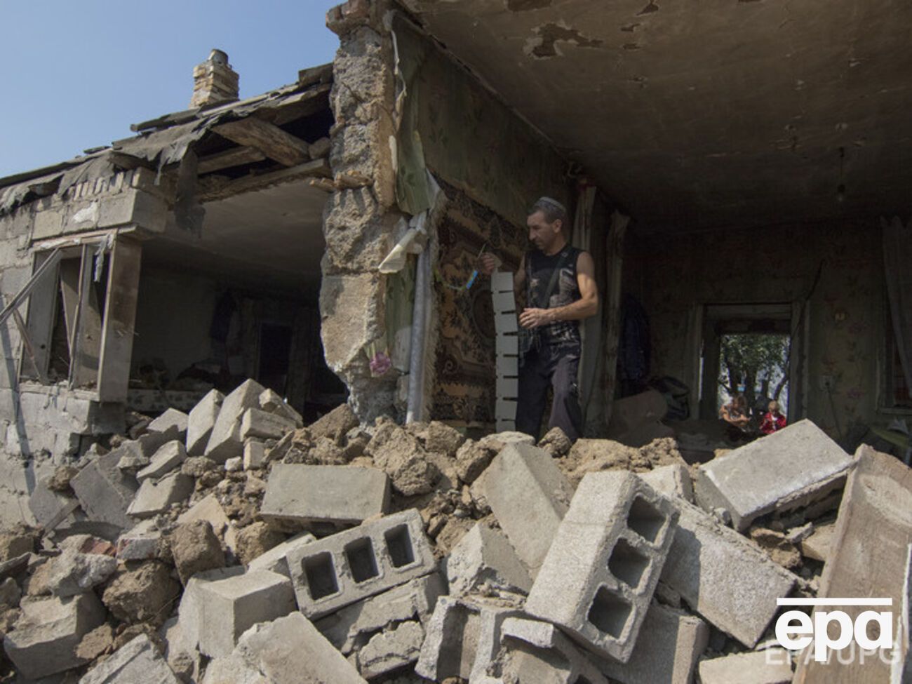 Боевики продолжают обстреливать населенные пункты на Донбассе