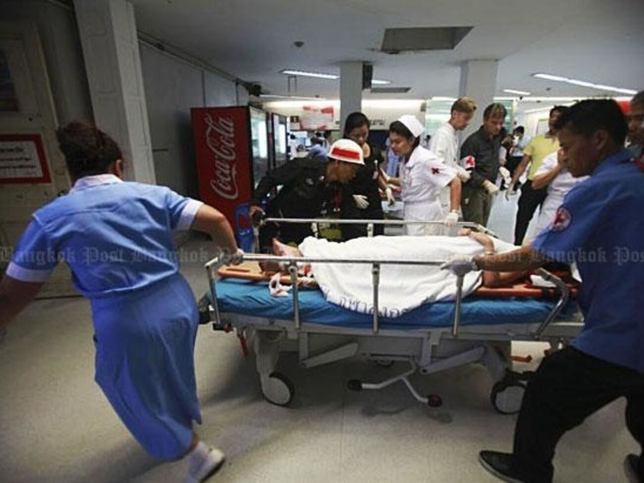 Тайские медики борются за жизнь и здоровье пострадавших от взрыва, самому юному из которых пять лет