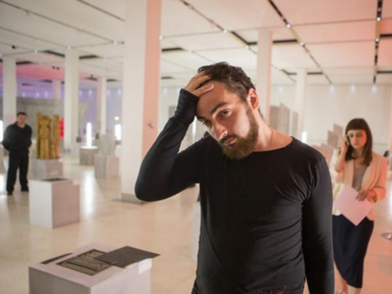 Лидер православного движения "Божья воля" Дмитрий Энтео на выставке&nbsp;"Скульптуры, которых мы&nbsp;не видим" в московском Манеже