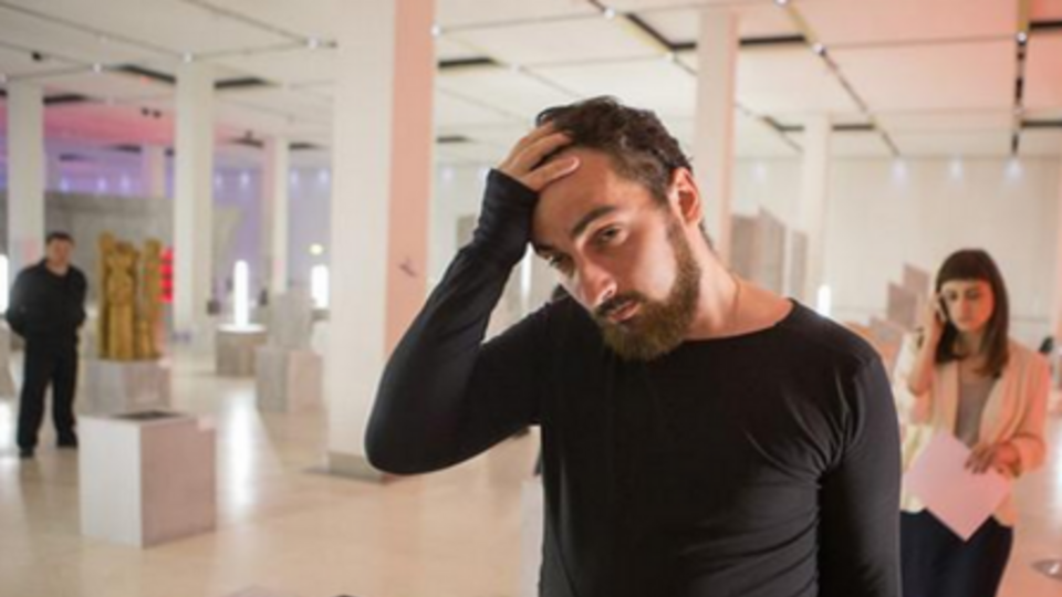 Лидер православного движения "Божья воля" Дмитрий Энтео на выставке "Скульптуры, которых мы не видим" в московском Манеже