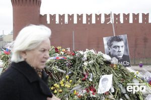 С импровизированного мемориала убрали портреты и свечи