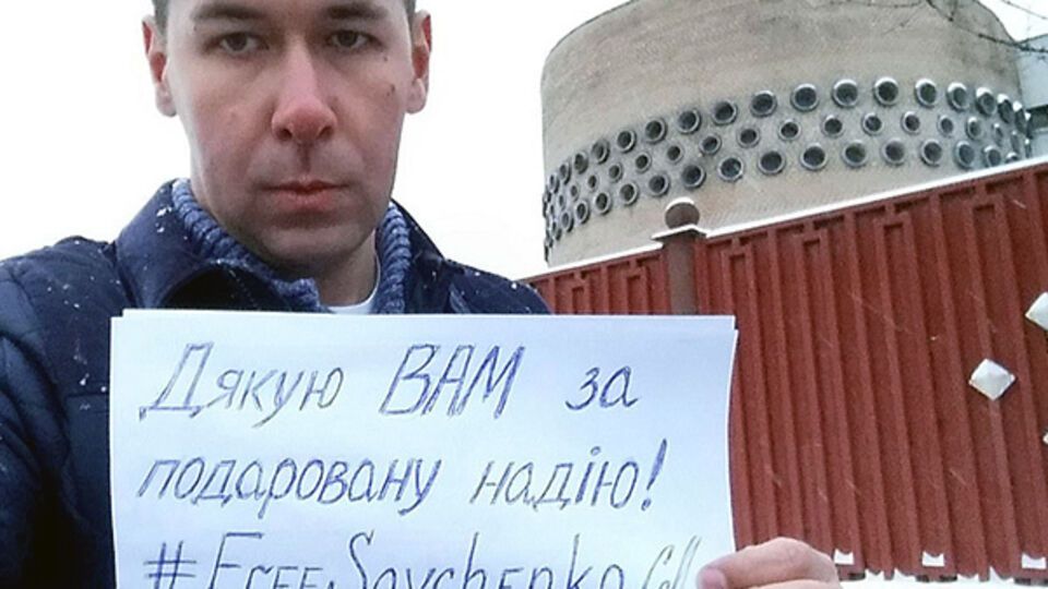 Адвокат Илья Новиков защищает Надежду Савченко с июля 2014 года