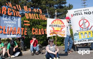 Активисты выступают против бурения скважин в Арктике, предупреждая о возможной катастрофе