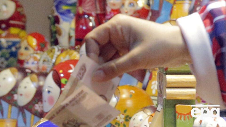 Рубль ускорил падение