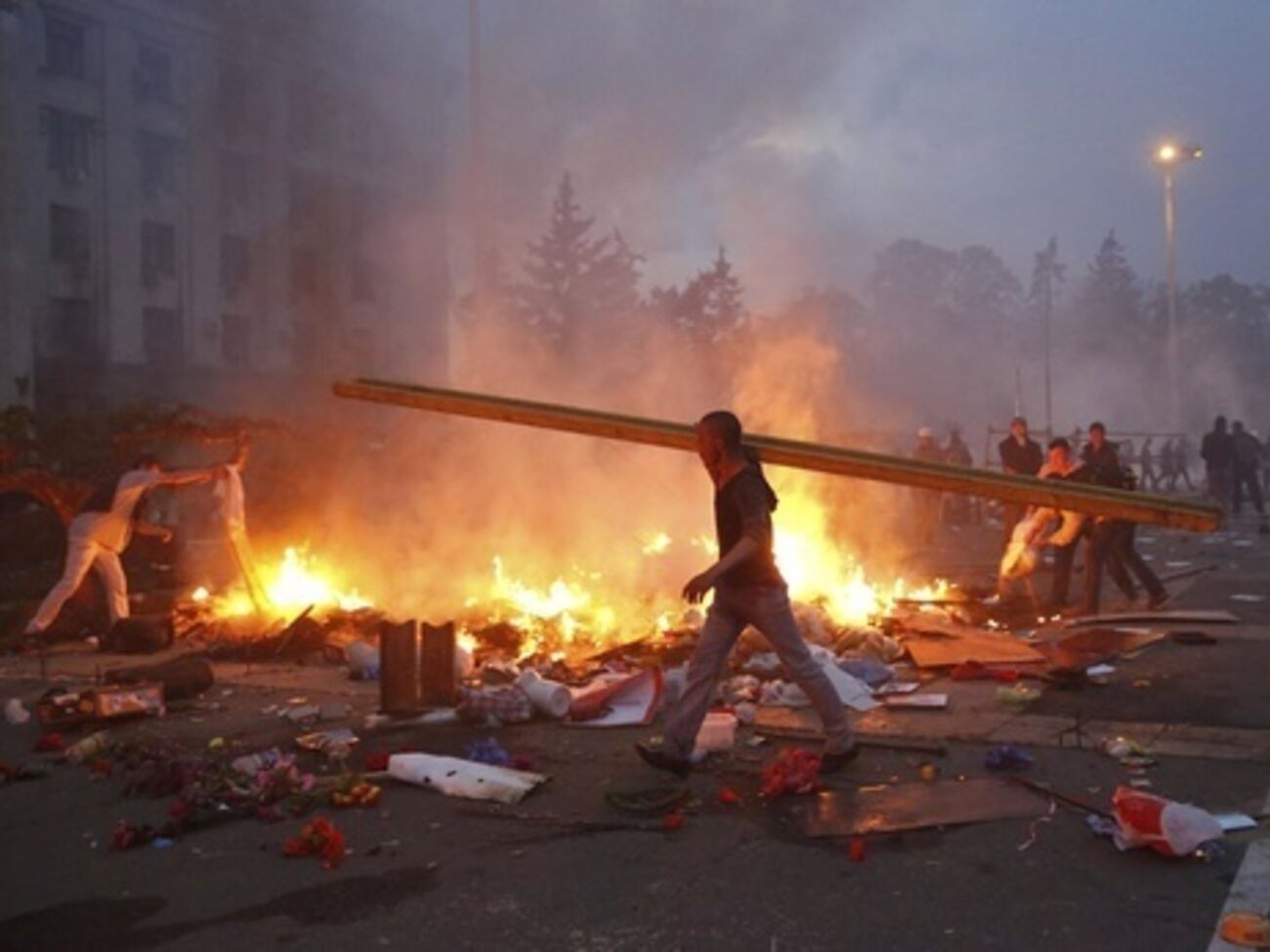 Противостояние в Одессе 2 мая 2014 года закончилось пожаром и смертью нескольких десятков человек