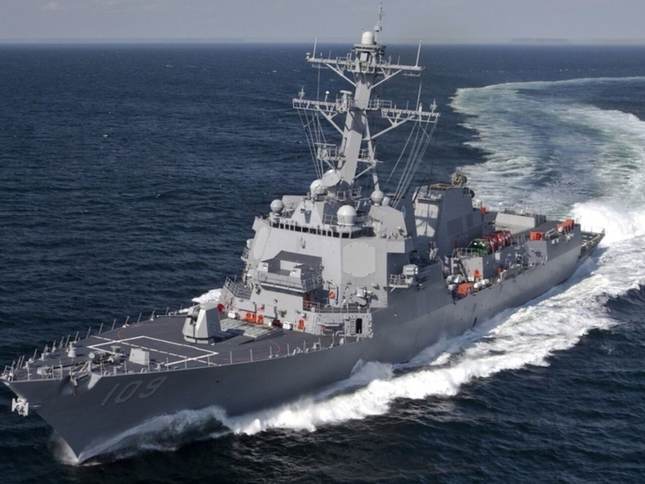 Военные корабли России ходят рядом с границами стран Балтии