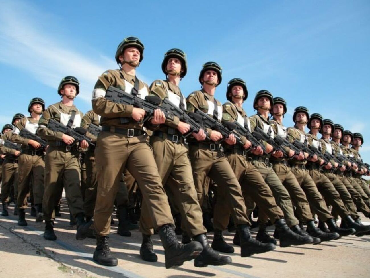 Военные продолжают репетиции марша ко Дню Независимости Украины
