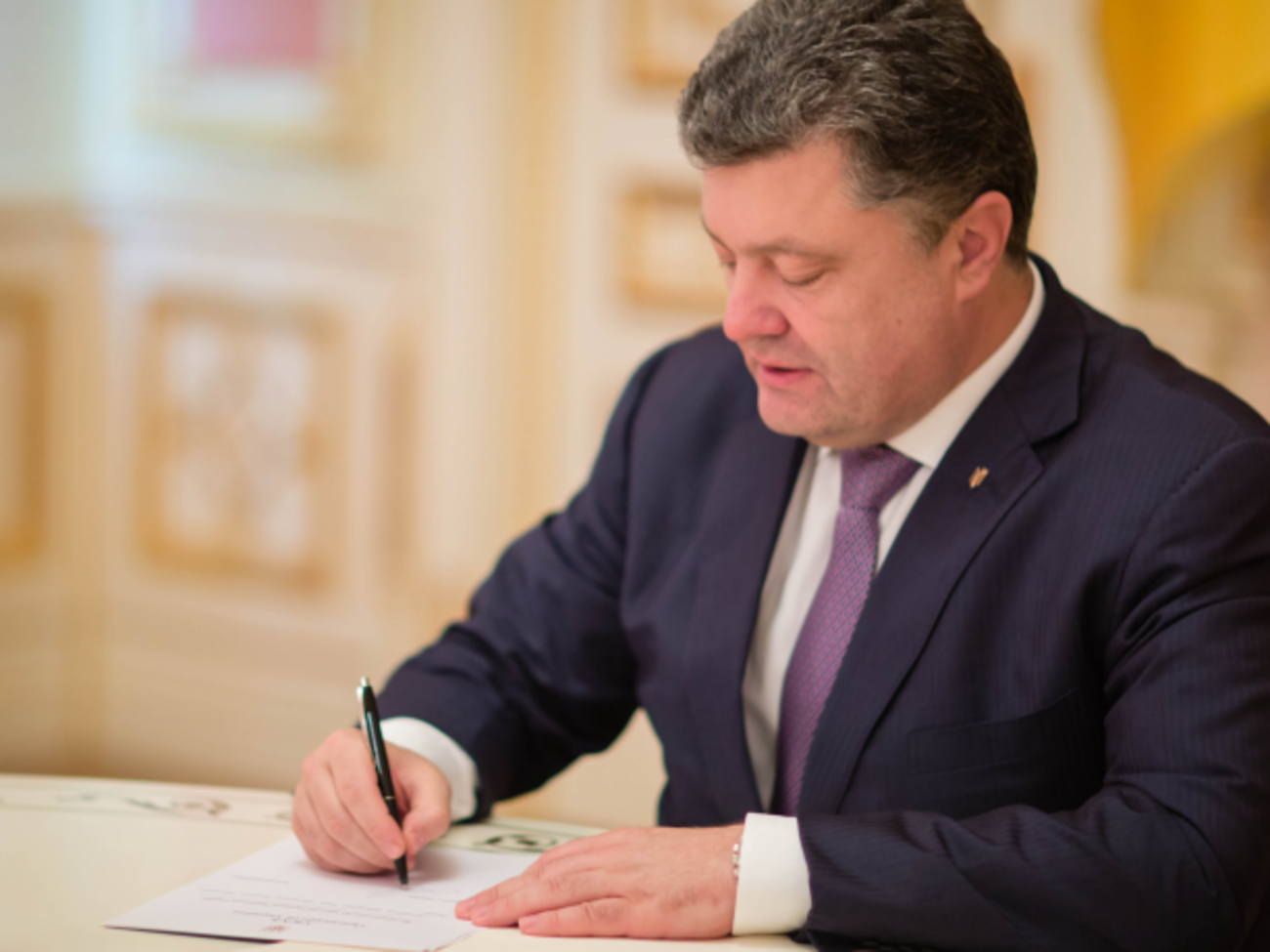 Порошенко поручил усилить борьбу с нелегальной миграцией