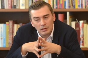 Добродомов считает, что Садовый уже давно хочет перебраться из Львова в Киев