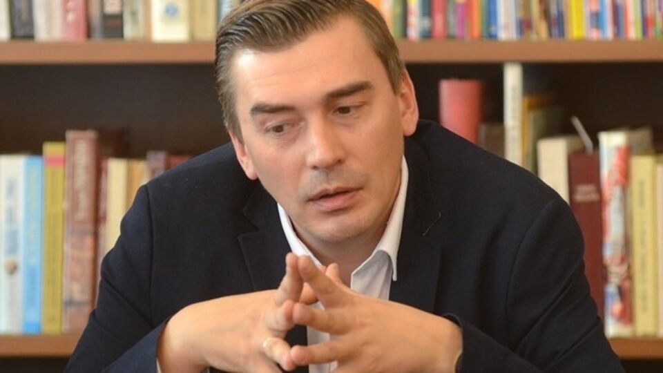 Добродомов считает, что Садовый уже давно хочет перебраться из Львова в Киев