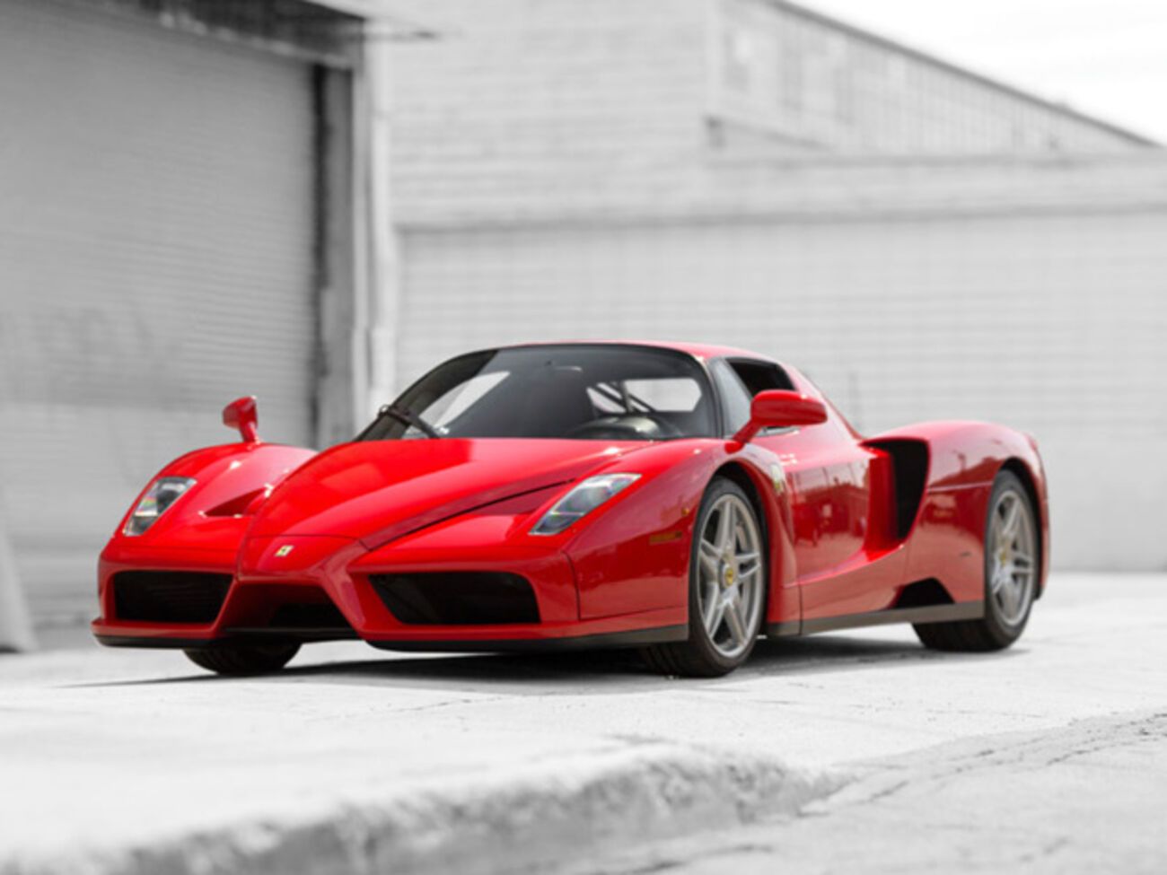 Среди прочих автомобилей был продан Ferrari Enzo, подаренный Иоанну Павлу II