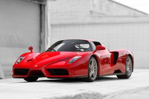 Среди прочих автомобилей был продан Ferrari Enzo, подаренный Иоанну Павлу II