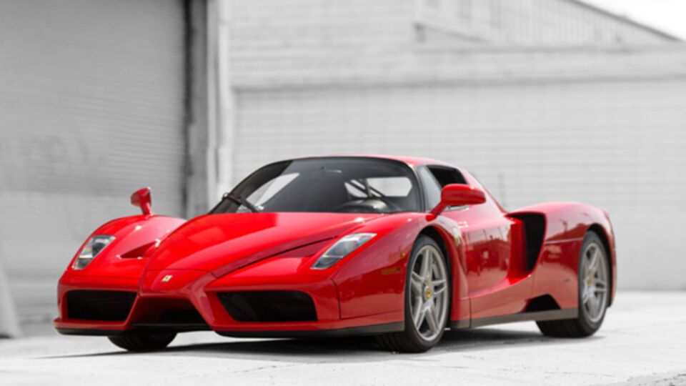 Среди прочих автомобилей был продан Ferrari Enzo, подаренный Иоанну Павлу II