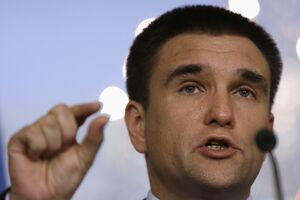 Климкин будет требовать знания английского от всех работников МИД