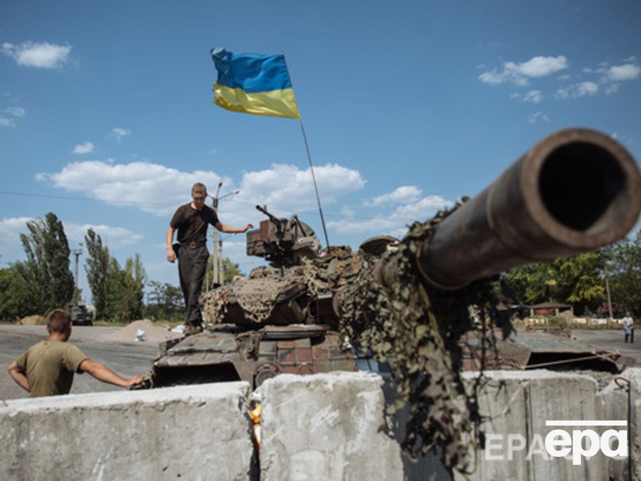 По позициям украинских войск в Марьинке Донецкой области боевики вели огонь из 120-мм минометов