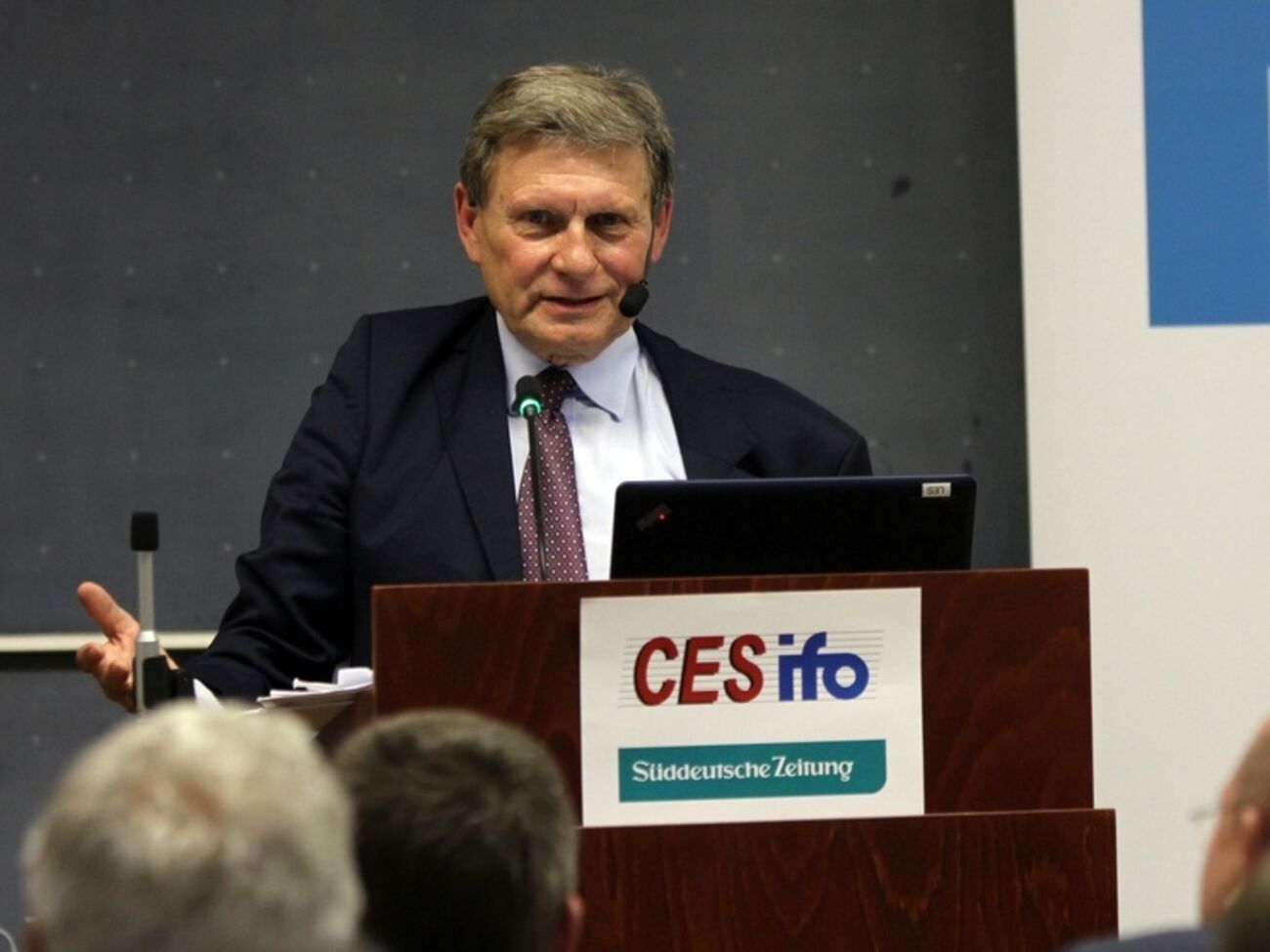 Лешек Бальцерович сказал, что внимательно следит за событиями в Украине и уже трижды в этом году ее посетил