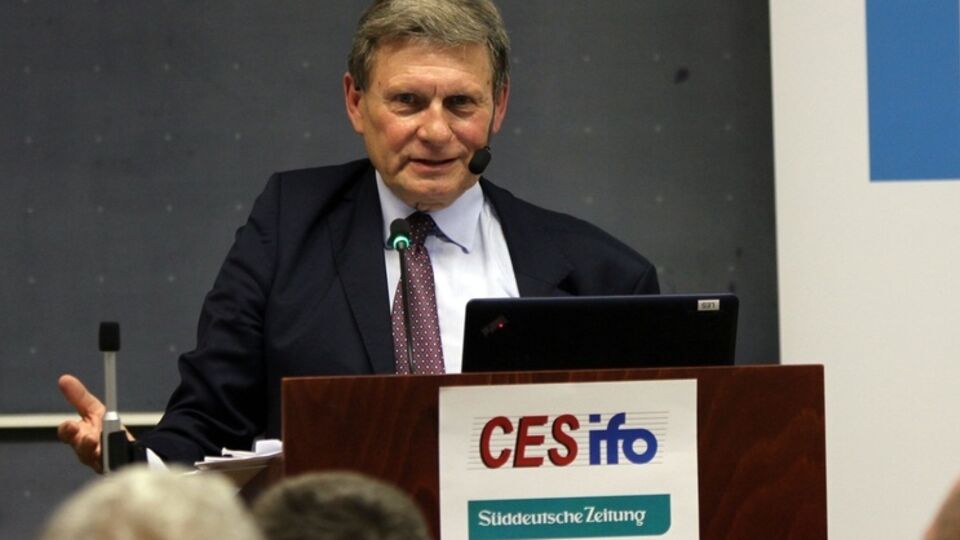 Лешек Бальцерович сказал, что внимательно следит за событиями в Украине и уже трижды в этом году ее посетил