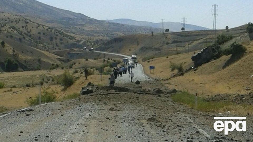 Восемь военнослужащих погибли в результате взрыва транспорта