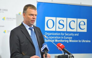 Александр Хуг сообщил, что действующие на Донбассе боевики угрожают наблюдателям