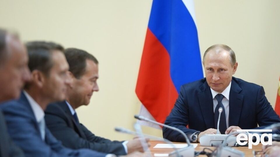 Россияне считают, что Владимир Путин не обладает полной информацией о положении дел в стране