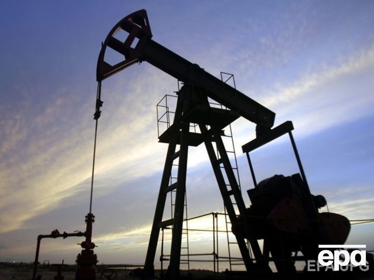 Нефть продолжает дешеветь