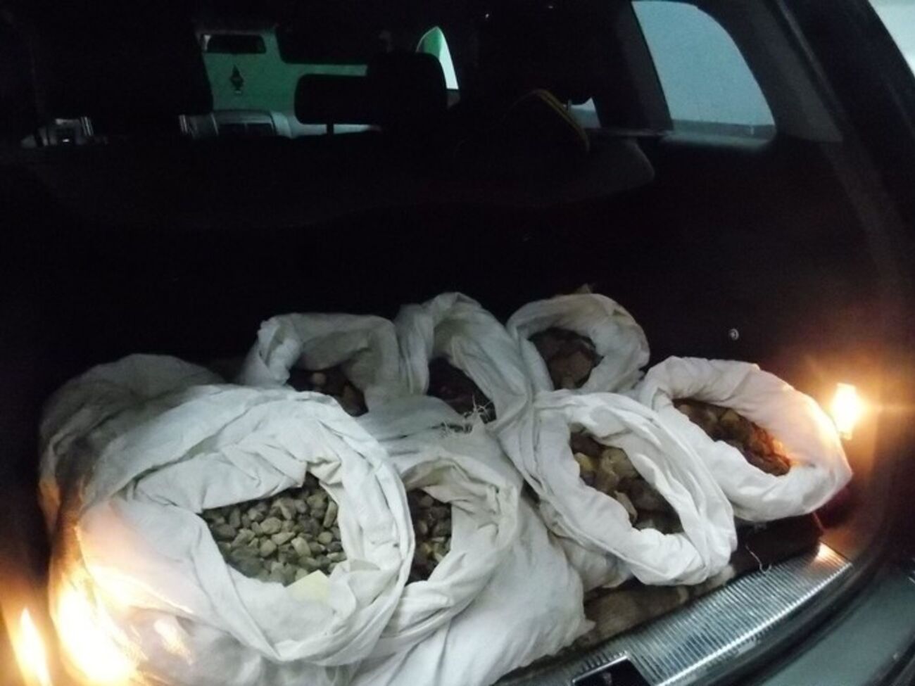 По словам Порошенко, 90% янтаря в Украине добывается нелегально при попустительстве правоохранительных органов