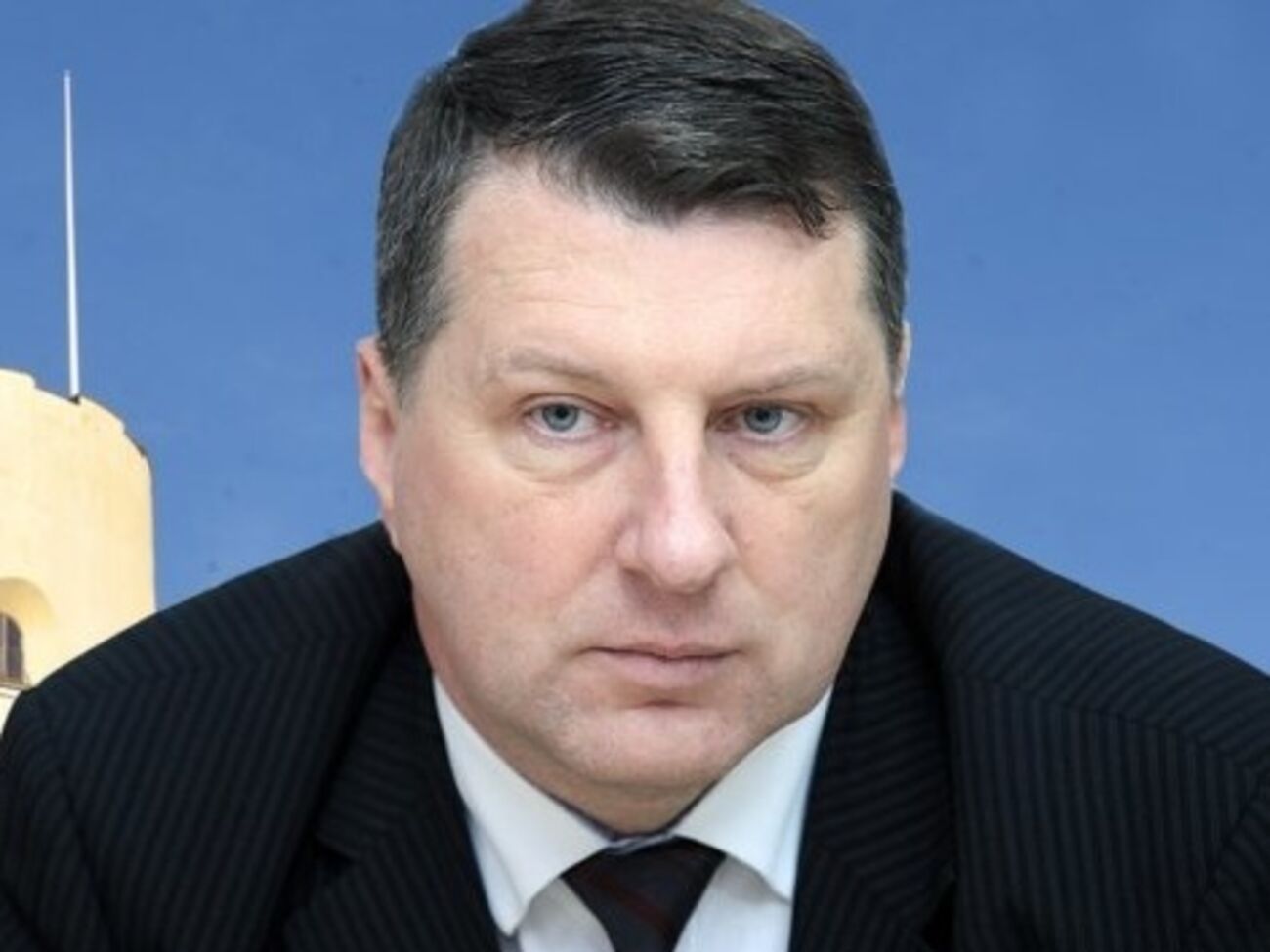 Президент Латвии Раймонд Вейонис одобрил решение сейма о финансировании междисциплинарной комиссии по изучению деятельности КГБ