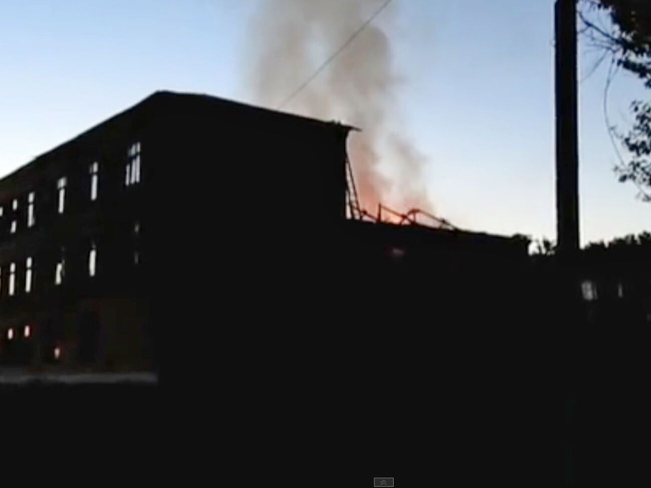 В зданиях горели деревянные внутренние перегородки и перекрытия, а также элементы кровли