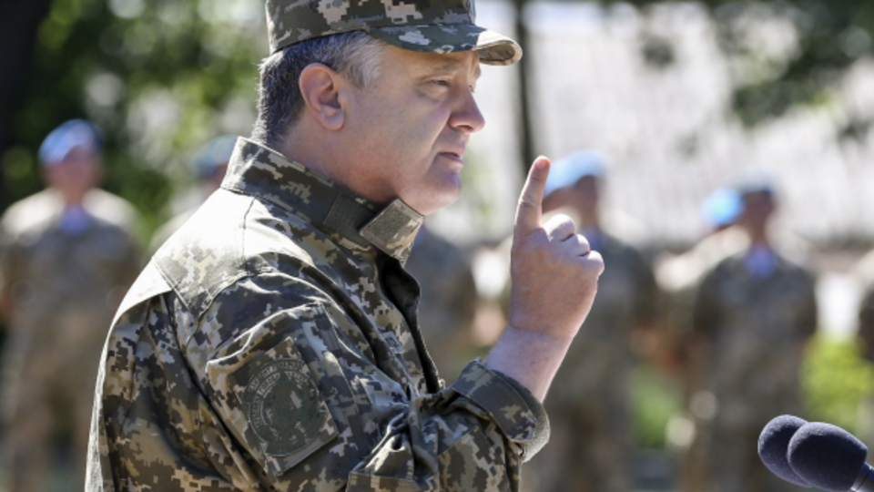 Президент Петр Порошенко: Мы говорим об отводе Вооруженных сил из Широкино, но в Бердянском на господствующих высотах мы оставляем наше подразделение