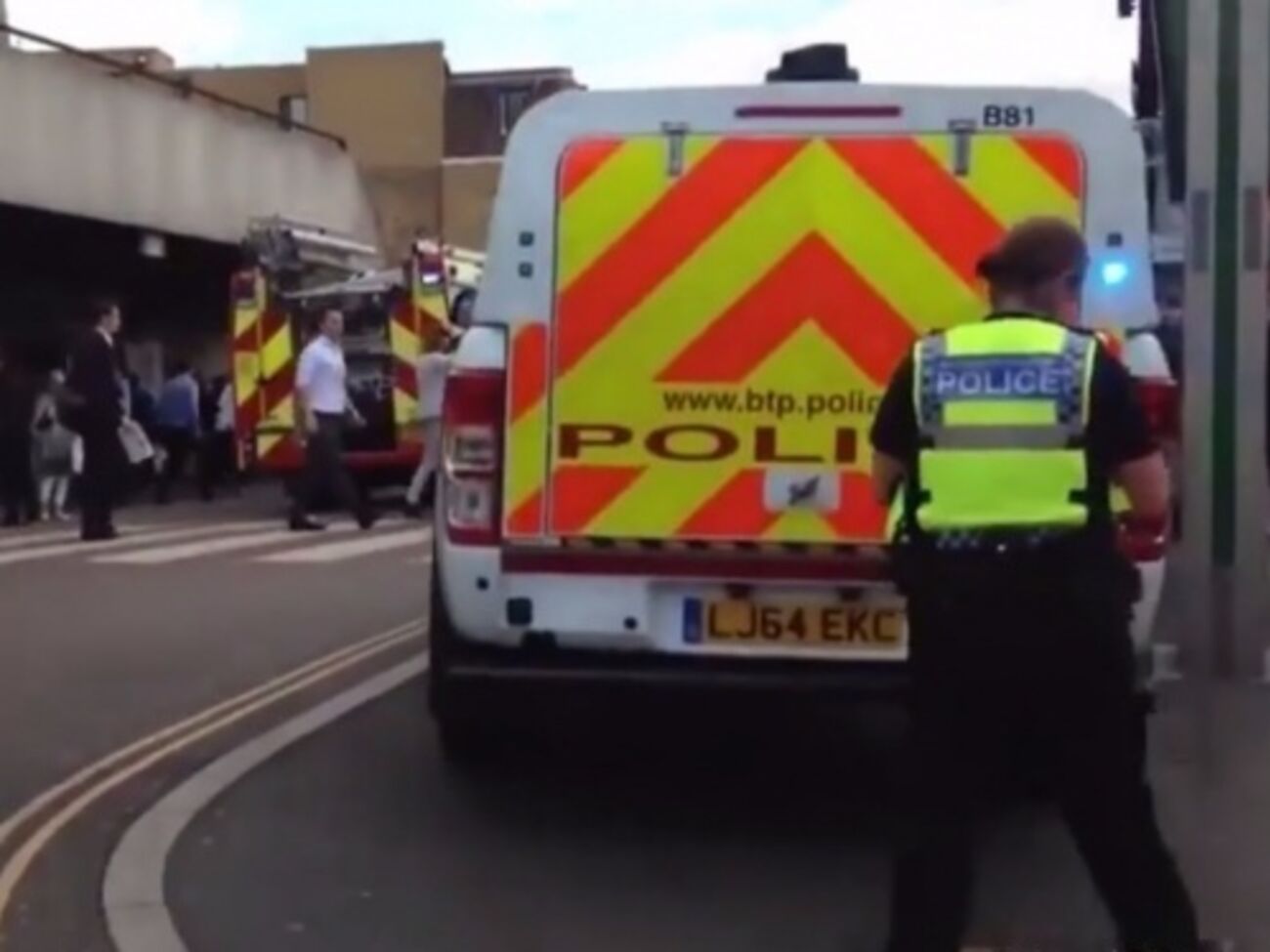 Английская полиция расследует взрыв лодки в районе Мейденхеда