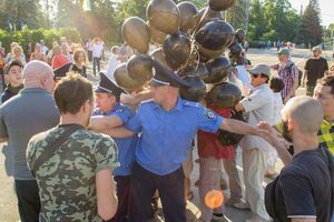 Группа "евромайдановцев" напала на активистов, принесших на Куликово поле традиционные черные шары