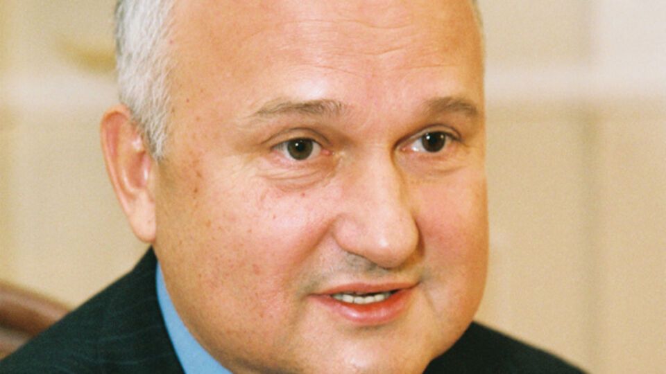 Игорь Смешко: Также 10 лет назад, в результате бездумной политики сначала Ющенко, а потом – Януковича началось катастрофическое вымывание профессионалов из силовых и военных ведомств