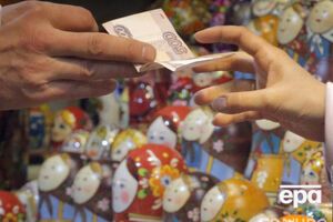 Рубль продолжает дешеветь
