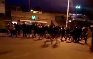 Драка произошла вчера возле станции метро "Гидропарк" в Киеве