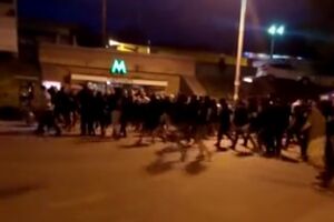Драка произошла вчера возле станции метро "Гидропарк" в Киеве