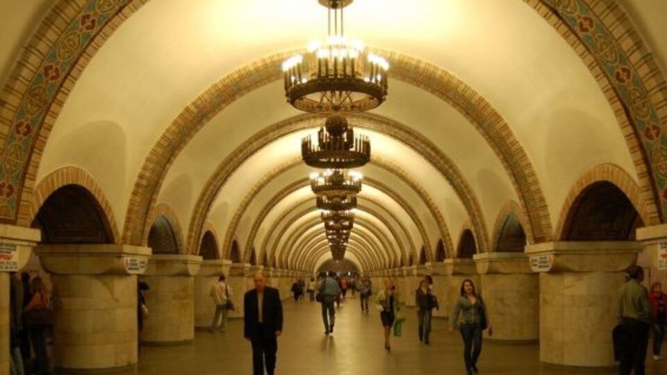 Также будет закрыт выход станции "Крещатик" на улице Институтской