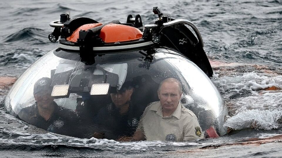 Путин поручил достроить мост через Керченский пролив до 2018 года