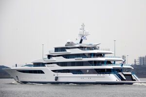 Royal Romance — уникальная пятипалубная яхта