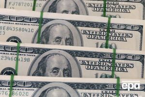 Гривна немного укрепилась к доллару