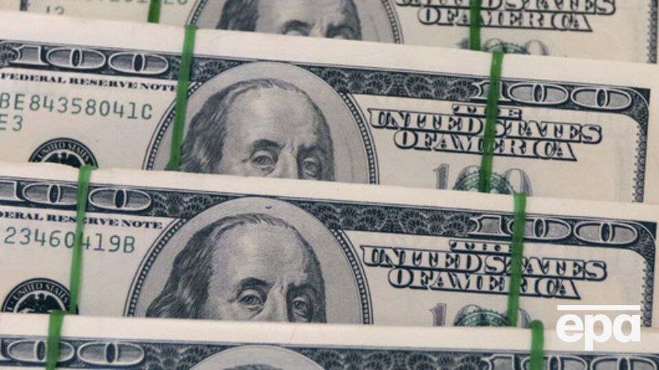 Гривна немного укрепилась к доллару