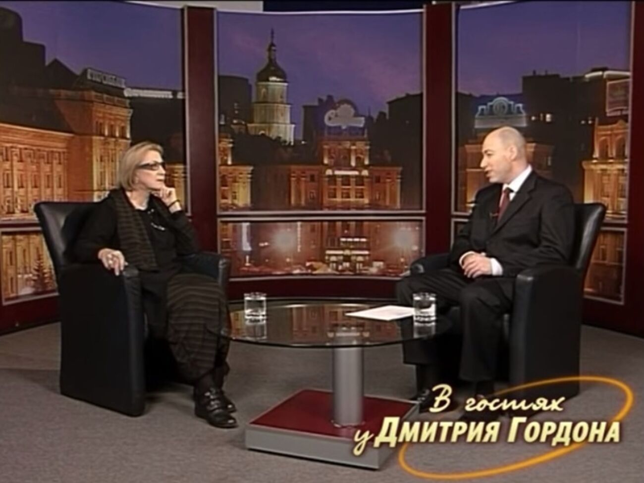 Алла Демидова: Марина Влади открыла мне дверь с дрелью в руках. "Привинчиваю, – говорит, – в ванной шурупы"
