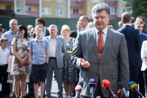 Порошенко считает, что не может быть братских народов, воюющих между собой