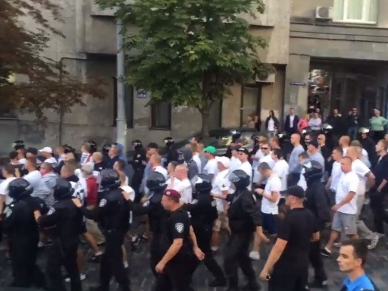 Польские фаны скандировали оскорбительные кричалки в адрес Украины