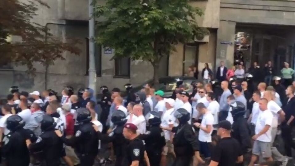 Польские фаны скандировали оскорбительные кричалки в адрес Украины