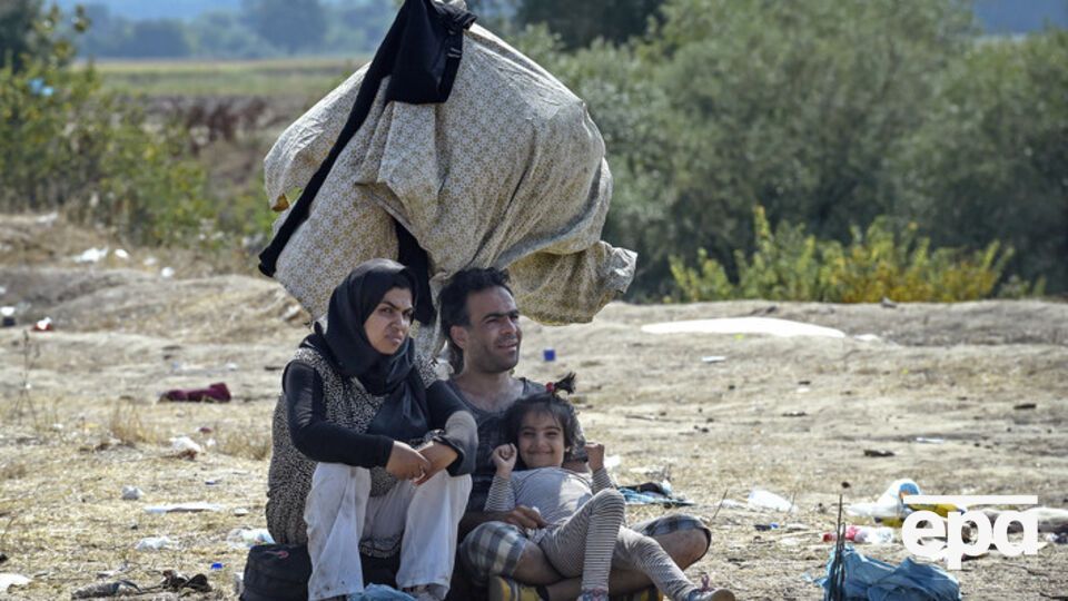 Из-за наплыва мигрантов Македония ввела режим ЧС на границе. Фоторепортаж