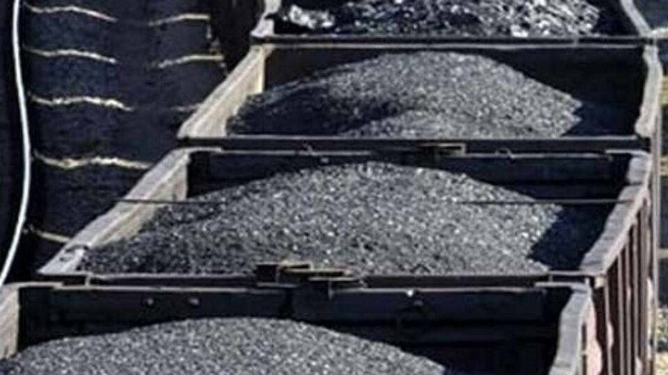 По восстановленному участку железной дороги снова пошли поезда с углем