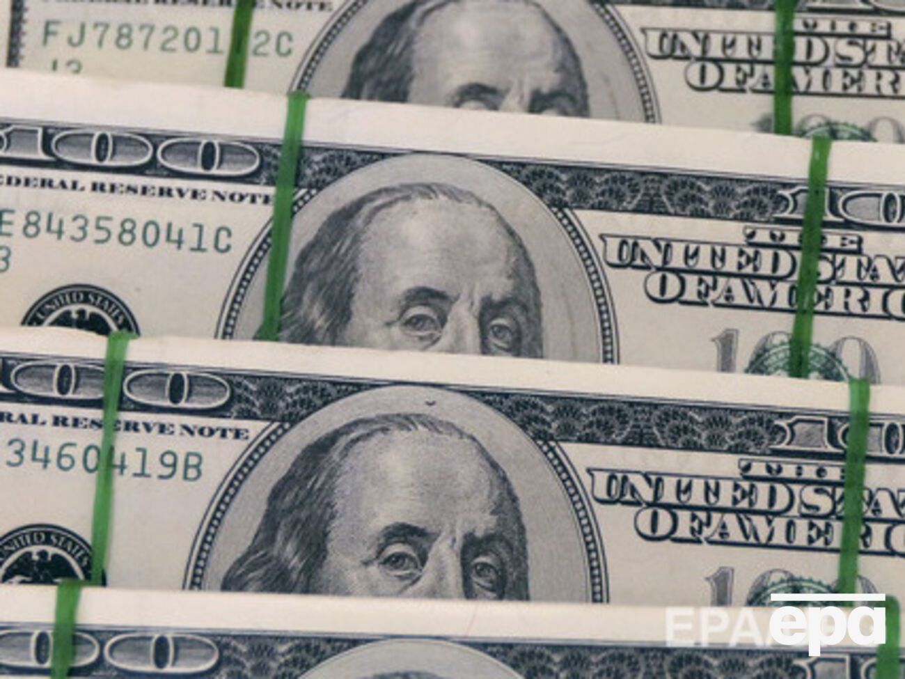 Украинцы перевели из-за границы домой больше миллиарда долларов