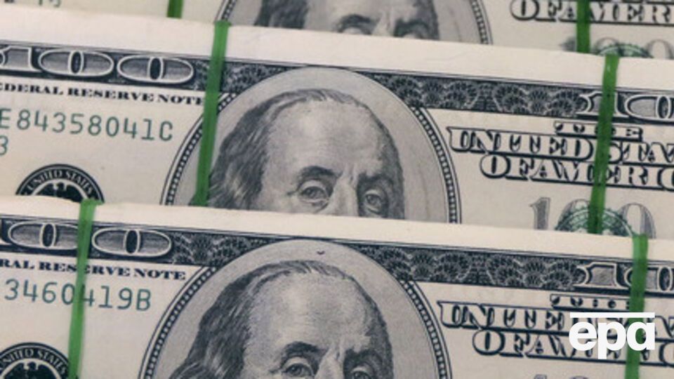 Украинцы перевели из-за границы домой больше миллиарда долларов