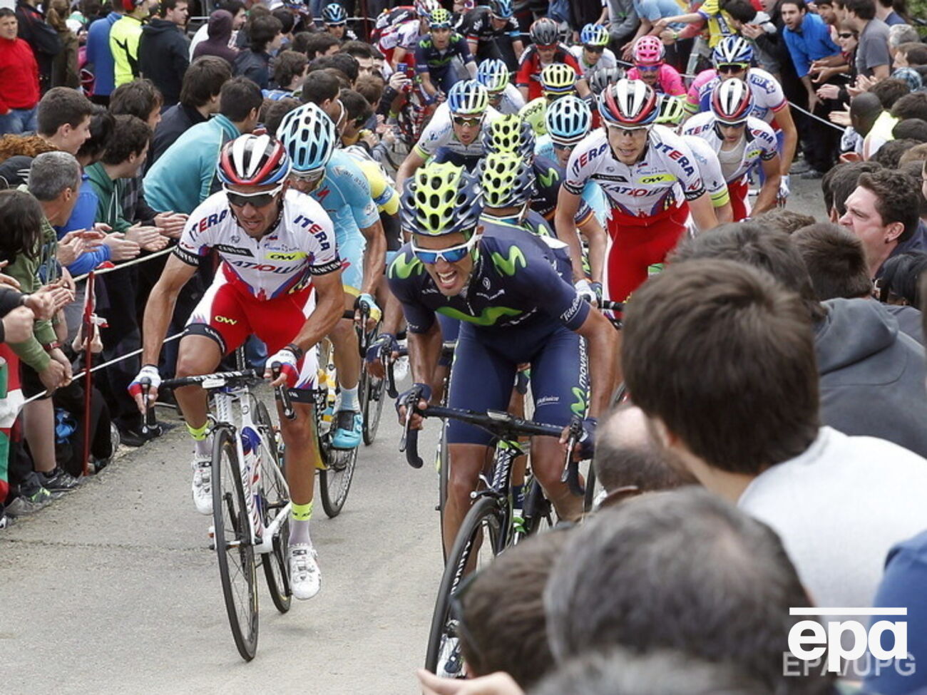 Гонка пятого этапа "Вуэльты" в Стране Басков